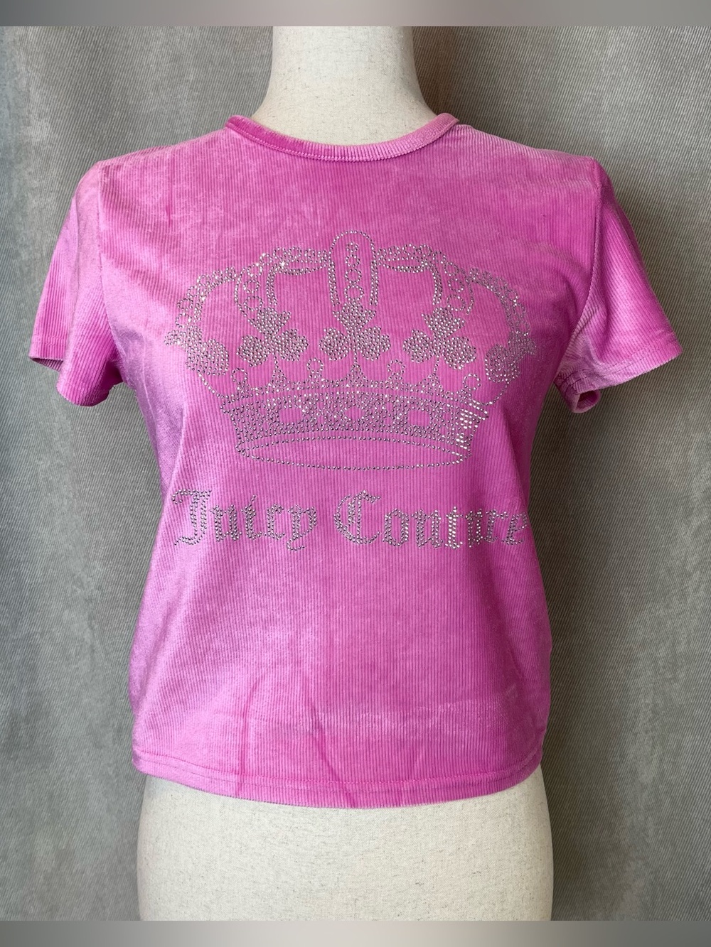 Juicy Couture Pink Velour Tee Shirt
Medium Rhinestone Crown Logo
Y2K